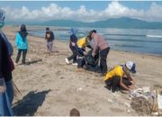 Kolaborasi Polsek Hu, u dan PT STM Gelar Jum,at Bersih Program Beach Clean 2025