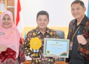 Berkinerja Baik Dalam Pelayanan Jamkesmas, Bupati Dompu Raih Penghargaan UHC Pratama